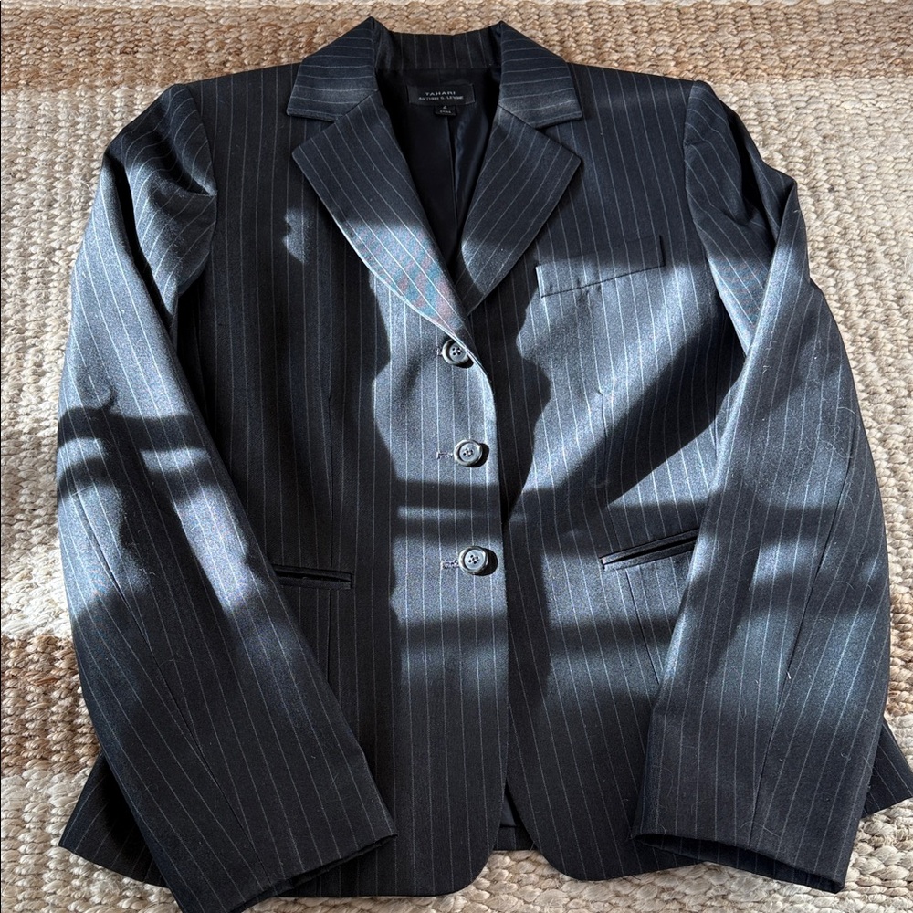 Arthur Levine for Tahari womens blazer